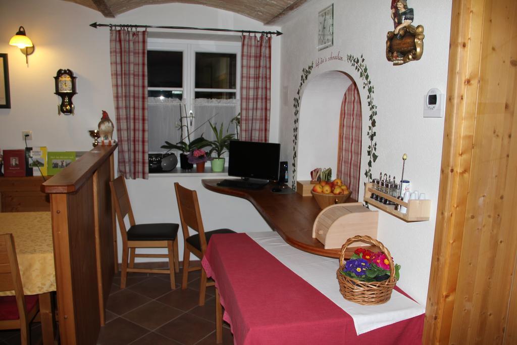 Apartamento Haus Resi Staatz Exterior foto
