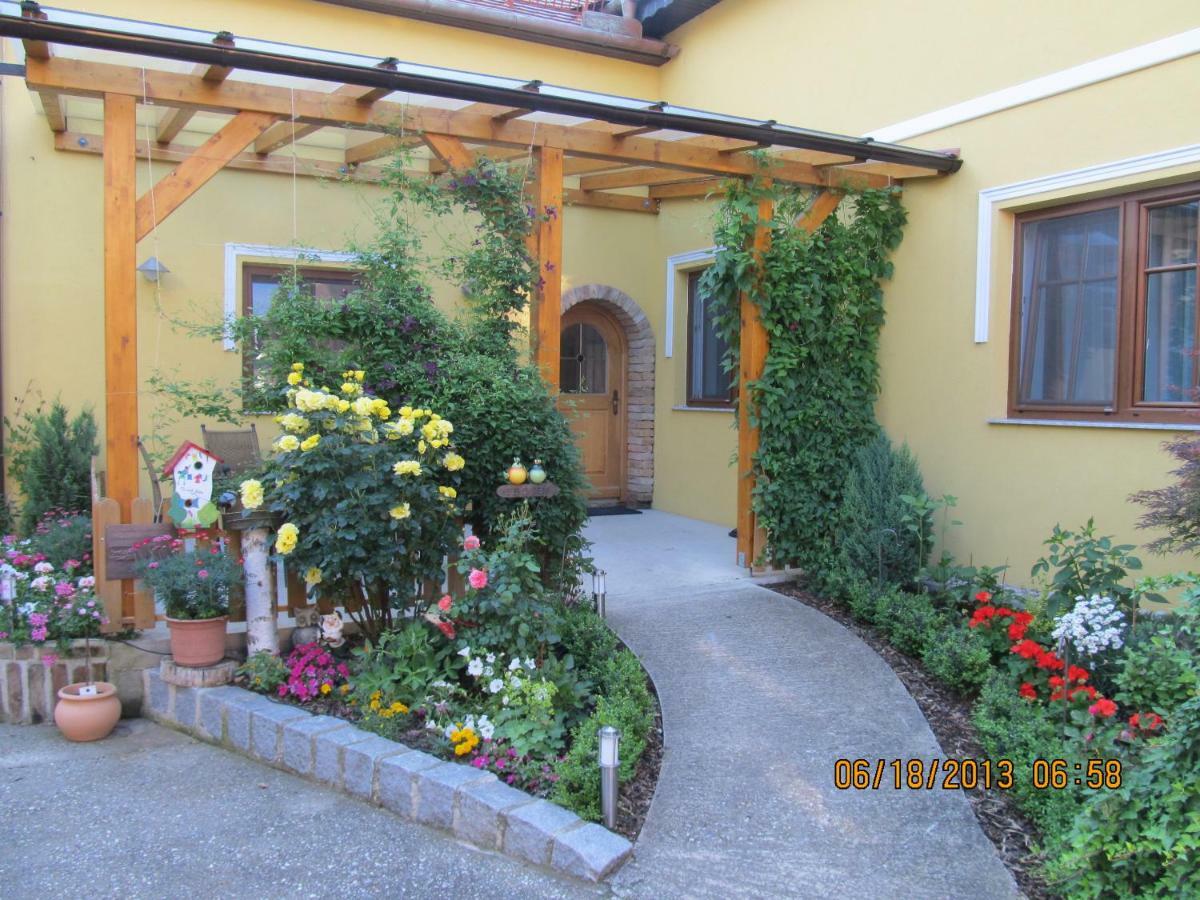 Apartamento Haus Resi Staatz Exterior foto