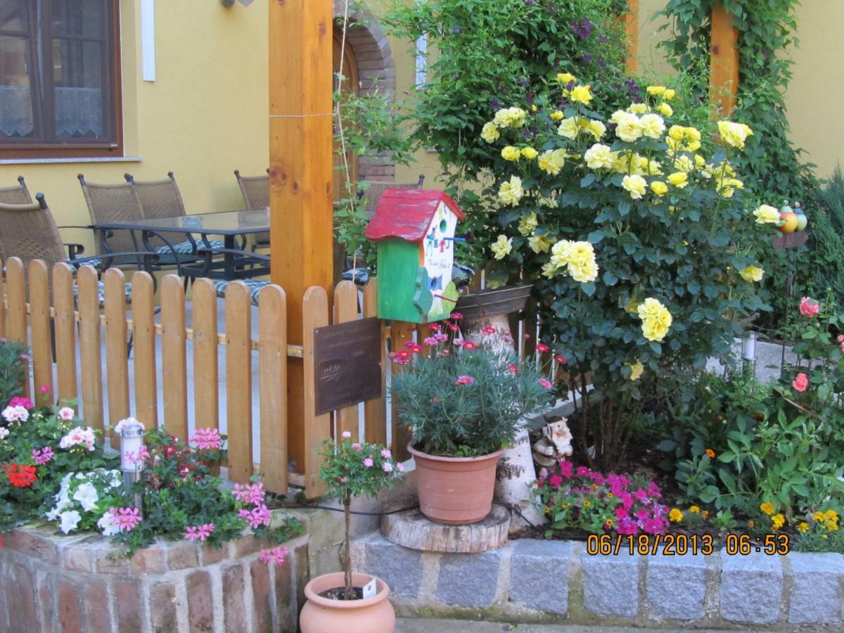 Apartamento Haus Resi Staatz Exterior foto